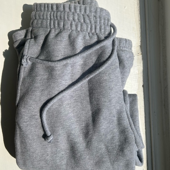 ARITZIA COZY FLEECE PERFECT SWEATPANTS - Picture 3 of 5